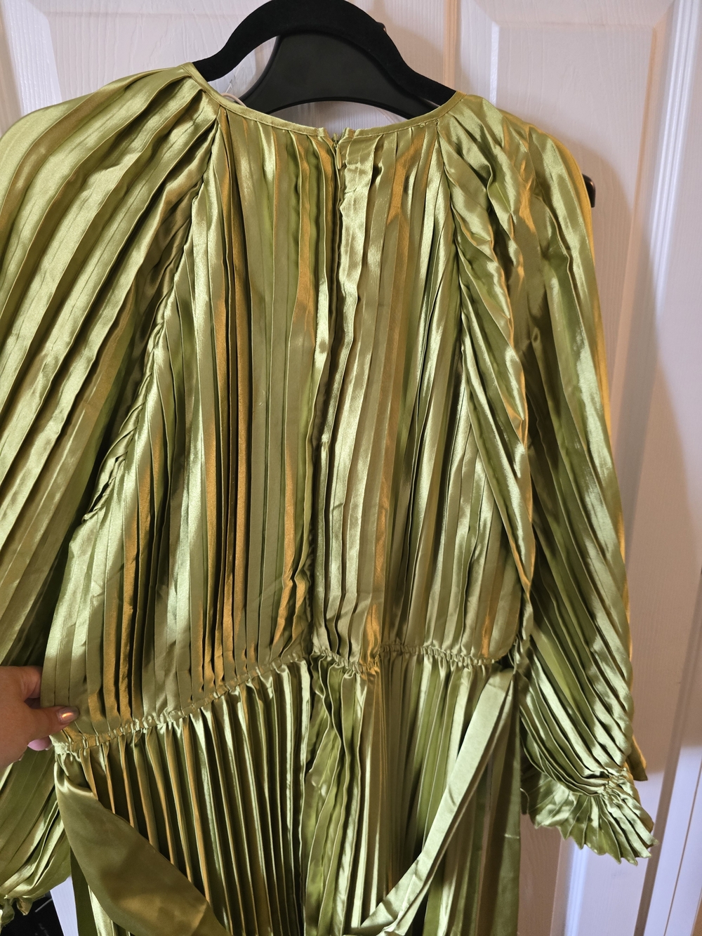 BNWT Green Satin/Poly Pleated Tie-Detail Midi Long Sleeve Holiday Dress - Picture 14 of 16